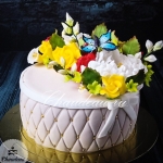 торт на 8 марта с цветами и бабочками