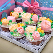 набор капкейков на 8 марта с цветами из мастики