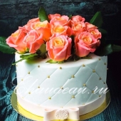 торт на 8 марта с живыми розами