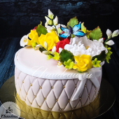 торт на 8 марта с цветами и бабочками